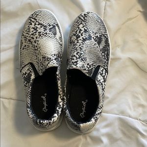 Platform snakeskin shoes